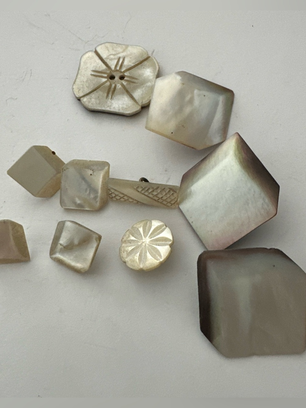 10 Buttons Vintage 3D Carved Mother Of Pearl Shell Shank Buttons